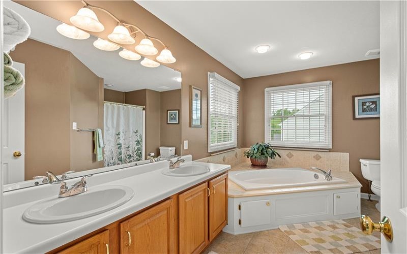 213 Walnut Drive, Eighty Four, 15330, 3 Bedrooms Bedrooms, 9 Rooms Rooms,2.1 BathroomsBathrooms,Residential,For Sale,Walnut Drive,1752517