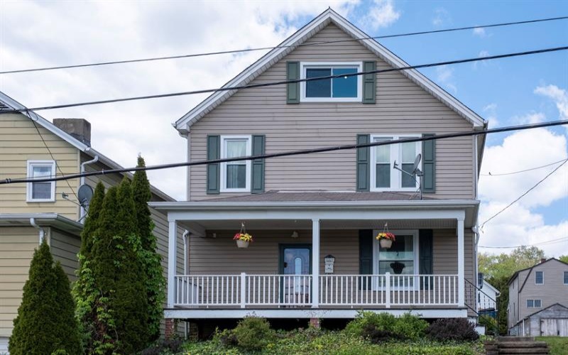 227 5th STREET, Youngwood, 15697, 4 Bedrooms Bedrooms, 8 Rooms Rooms,2 BathroomsBathrooms,Residential,For Sale,5th,1752730