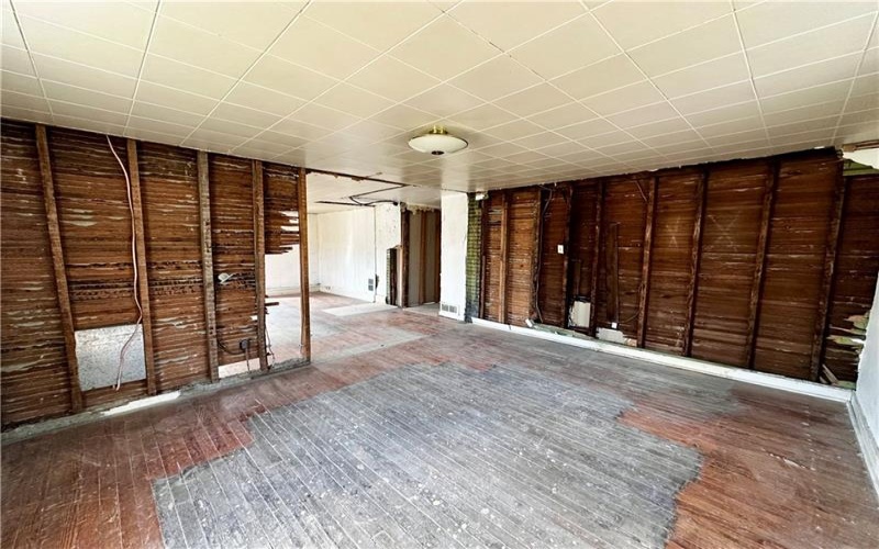 109 Pittsburgh Rd, Bentleyville, 15314, 4 Bedrooms Bedrooms, 8 Rooms Rooms,2 BathroomsBathrooms,Residential,For Sale,Pittsburgh Rd,1752736