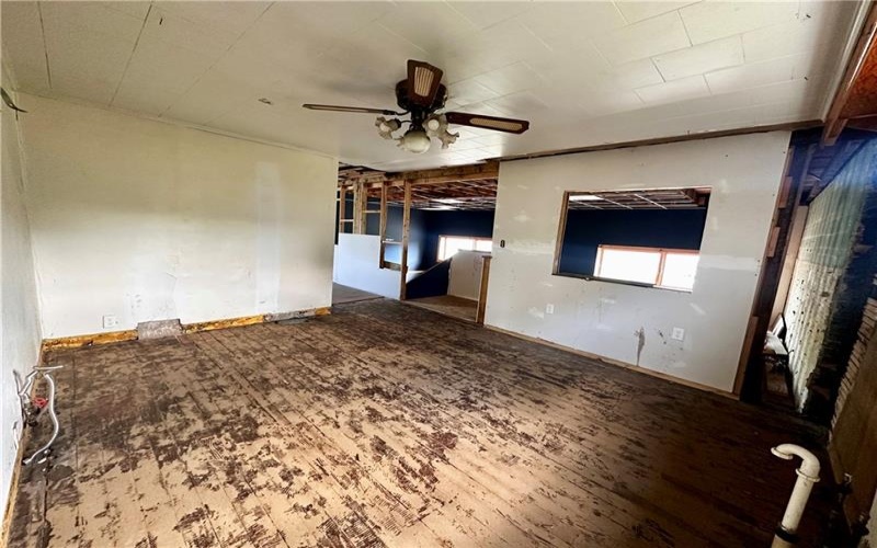109 Pittsburgh Rd, Bentleyville, 15314, 4 Bedrooms Bedrooms, 8 Rooms Rooms,2 BathroomsBathrooms,Residential,For Sale,Pittsburgh Rd,1752736