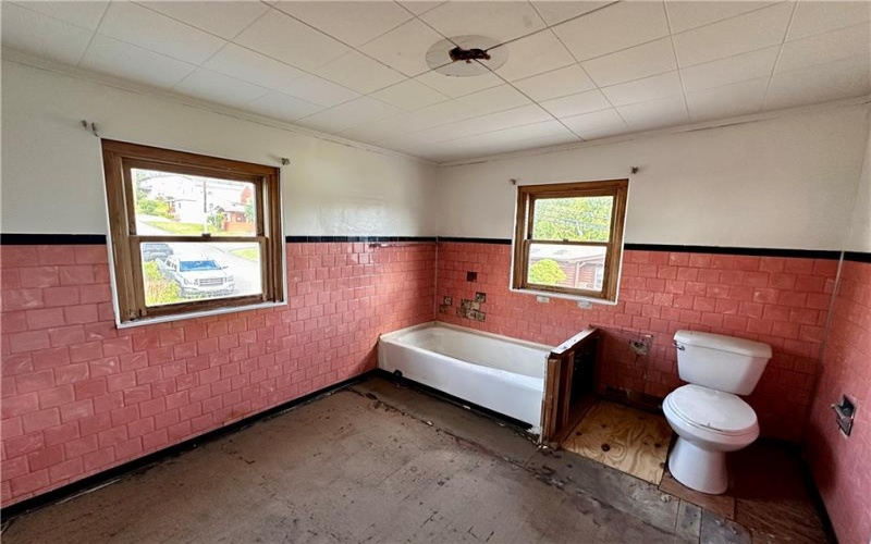 109 Pittsburgh Rd, Bentleyville, 15314, 4 Bedrooms Bedrooms, 8 Rooms Rooms,2 BathroomsBathrooms,Residential,For Sale,Pittsburgh Rd,1752736