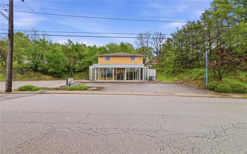 1017 Highland Ave, Greensburg, 15601, ,Commercial-industrial-business,For Sale,Highland Ave,1752751