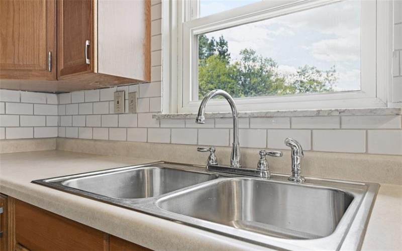 12000 Lee Dr, Irwin, 15642, 3 Bedrooms Bedrooms, 8 Rooms Rooms,1.1 BathroomsBathrooms,Residential,For Sale,Lee Dr,1752780