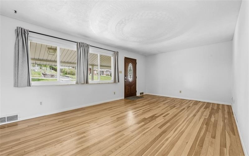 12000 Lee Dr, Irwin, 15642, 3 Bedrooms Bedrooms, 8 Rooms Rooms,1.1 BathroomsBathrooms,Residential,For Sale,Lee Dr,1752780