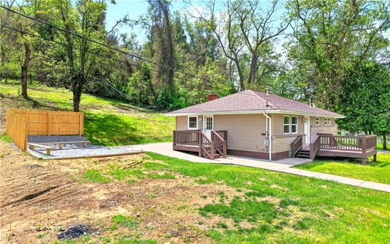 1590 Grange Road, Charleroi, 15022, 3 Bedrooms Bedrooms, 9 Rooms Rooms,2 BathroomsBathrooms,Residential,For Sale,Grange Road,1752665