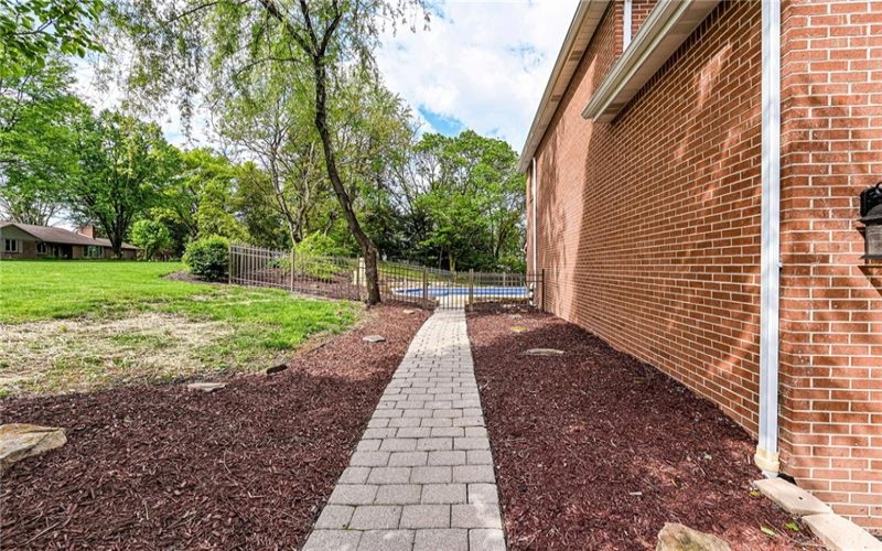 1120 Sandstone Rd, Greensburg, 15601, 4 Bedrooms Bedrooms, 9 Rooms Rooms,3.1 BathroomsBathrooms,Residential,For Sale,Sandstone Rd,1752868