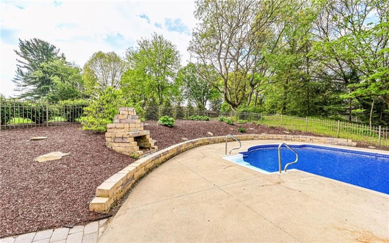 1120 Sandstone Rd, Greensburg, 15601, 4 Bedrooms Bedrooms, 9 Rooms Rooms,3.1 BathroomsBathrooms,Residential,For Sale,Sandstone Rd,1752868