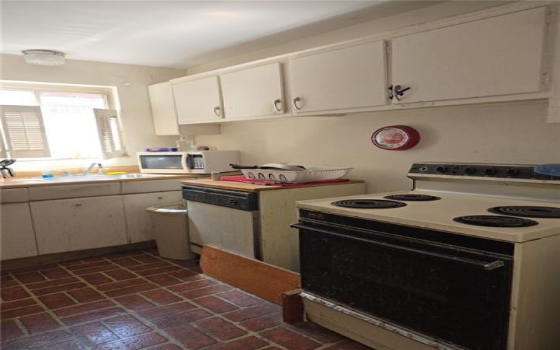 1300 Graham Ave, Monessen, 15062, 3 Bedrooms Bedrooms, 10 Rooms Rooms,2 BathroomsBathrooms,Residential,For Sale,Graham Ave,1751649