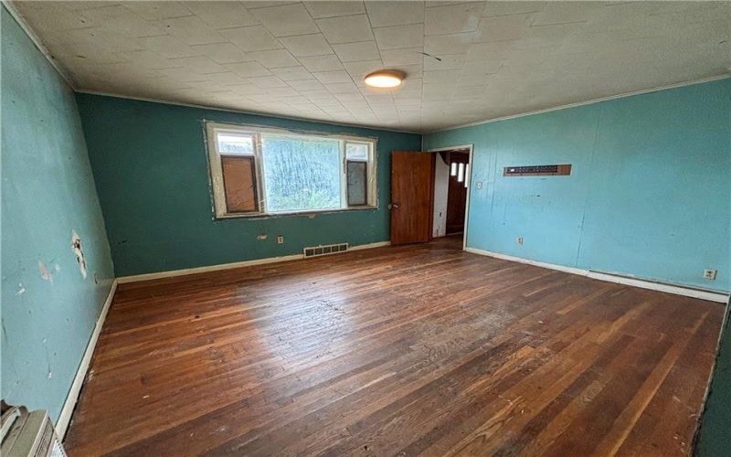 424 Main St, New Eagle, 15067, 4 Bedrooms Bedrooms, ,1.1 BathroomsBathrooms,Residential,For Sale,Main St,1752932