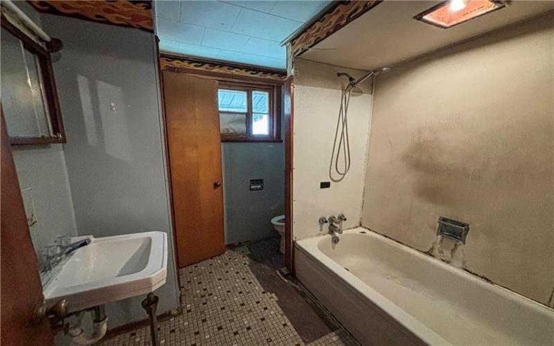 424 Main St, New Eagle, 15067, 4 Bedrooms Bedrooms, ,1.1 BathroomsBathrooms,Residential,For Sale,Main St,1752932
