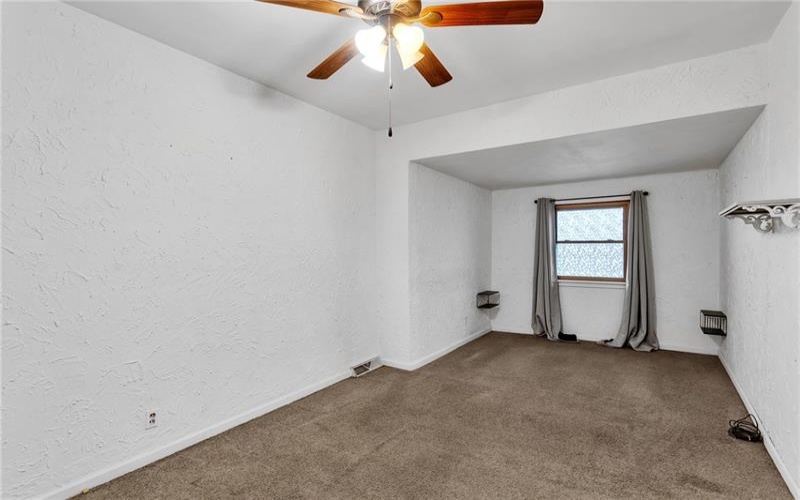 1909 Freeport Rd, New Kensington, 15068, 2 Bedrooms Bedrooms, 9 Rooms Rooms,1 BathroomBathrooms,Residential,For Sale,Freeport Rd,1736517
