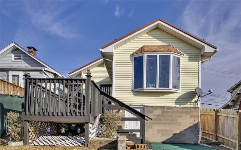 1909 Freeport Rd, New Kensington, 15068, 2 Bedrooms Bedrooms, 9 Rooms Rooms,1 BathroomBathrooms,Residential,For Sale,Freeport Rd,1736517