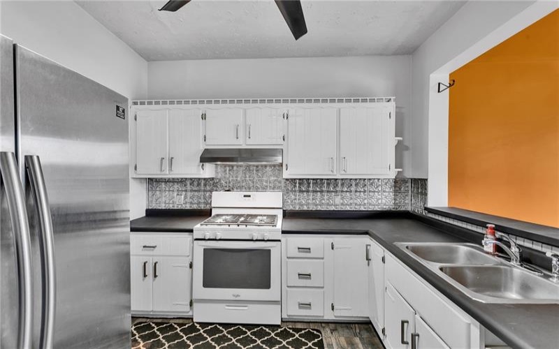 1909 Freeport Rd, New Kensington, 15068, 2 Bedrooms Bedrooms, 9 Rooms Rooms,1 BathroomBathrooms,Residential,For Sale,Freeport Rd,1736517