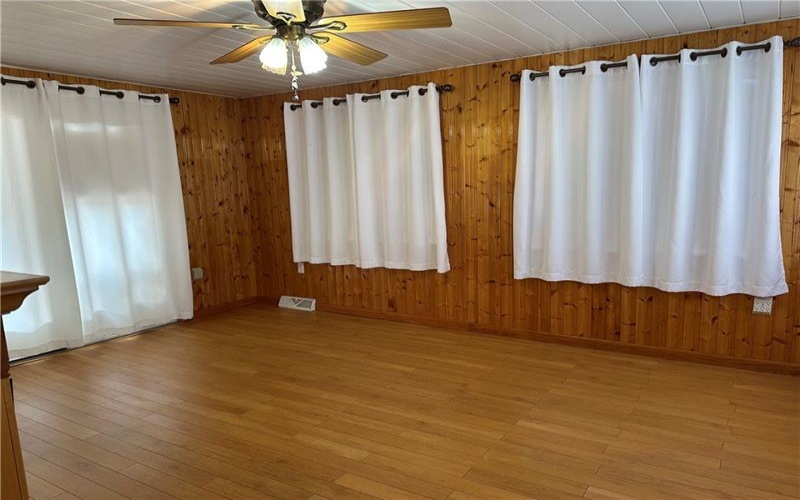 1021 St Clair St, Latrobe, 15650, 2 Bedrooms Bedrooms, 7 Rooms Rooms,2 BathroomsBathrooms,Residential,For Sale,St Clair St,1752950