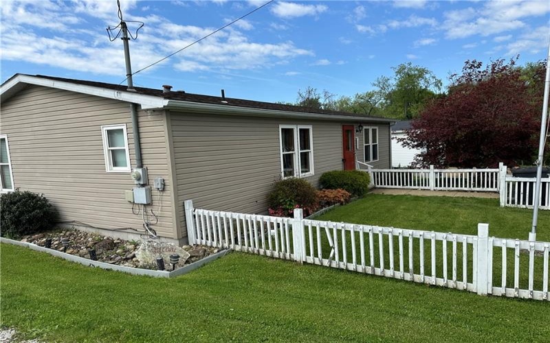 1021 St Clair St, Latrobe, 15650, 2 Bedrooms Bedrooms, 7 Rooms Rooms,2 BathroomsBathrooms,Residential,For Sale,St Clair St,1752950