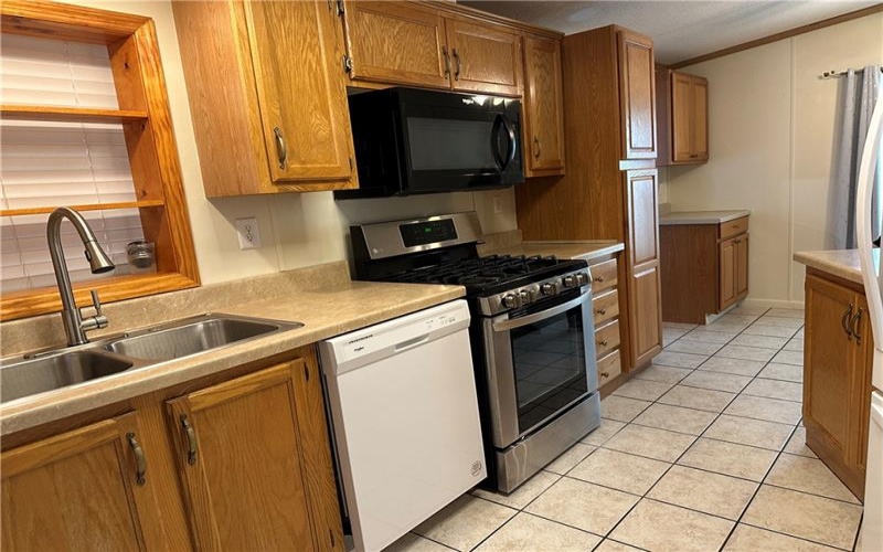 1021 St Clair St, Latrobe, 15650, 2 Bedrooms Bedrooms, 7 Rooms Rooms,2 BathroomsBathrooms,Residential,For Sale,St Clair St,1752950