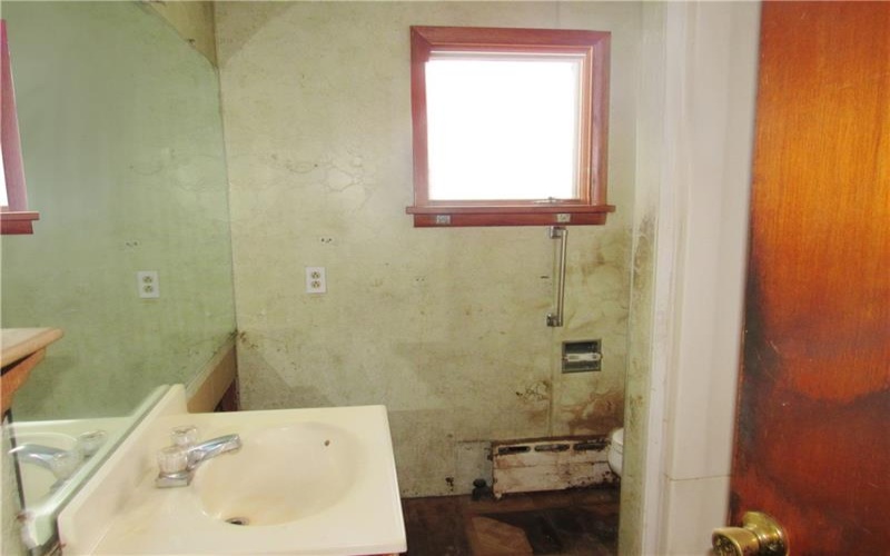 300 8th Street, Windber, 15963, 5 Bedrooms Bedrooms, 7 Rooms Rooms,1 BathroomBathrooms,Residential,For Sale,8th Street,1752978