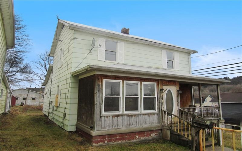 300 8th Street, Windber, 15963, 5 Bedrooms Bedrooms, 7 Rooms Rooms,1 BathroomBathrooms,Residential,For Sale,8th Street,1752978