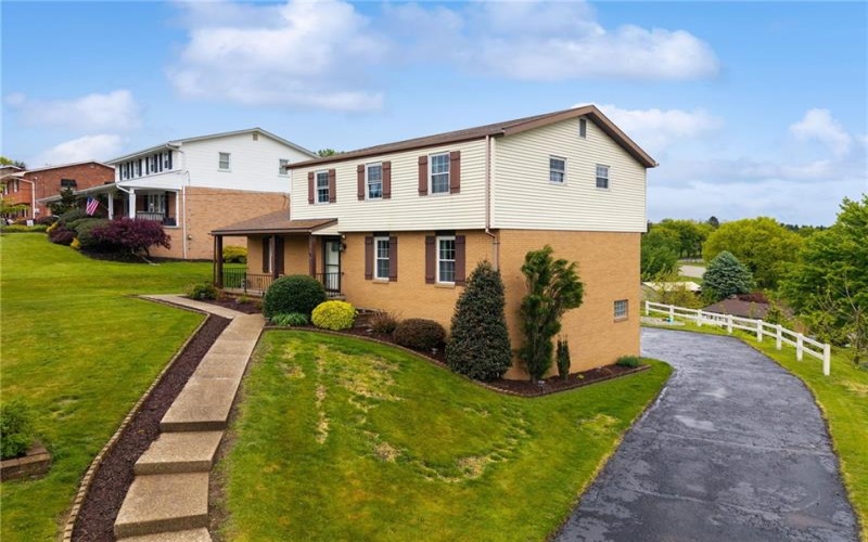 24 Waverly Drive, Greensburg, 15601, 3 Bedrooms Bedrooms, 11 Rooms Rooms,2.1 BathroomsBathrooms,Residential,For Sale,Waverly Drive,1753004