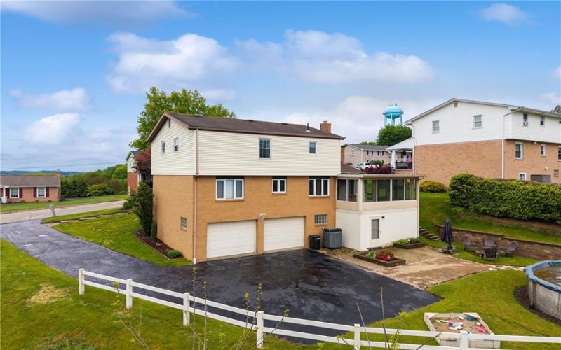 24 Waverly Drive, Greensburg, 15601, 3 Bedrooms Bedrooms, 11 Rooms Rooms,2.1 BathroomsBathrooms,Residential,For Sale,Waverly Drive,1753004