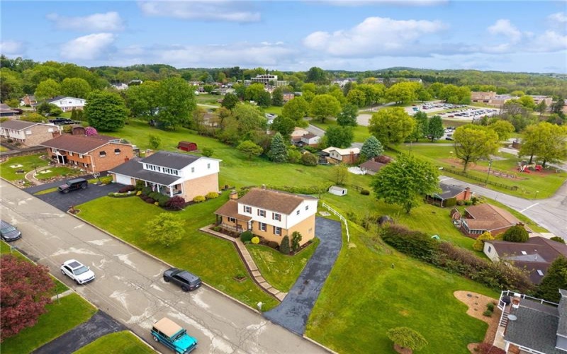 24 Waverly Drive, Greensburg, 15601, 3 Bedrooms Bedrooms, 11 Rooms Rooms,2.1 BathroomsBathrooms,Residential,For Sale,Waverly Drive,1753004