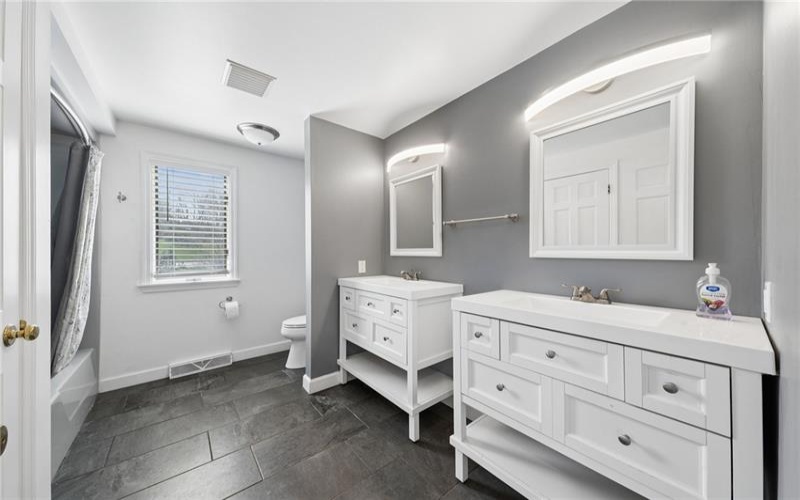 153 Oakwood Road, McMurray, 15317, 4 Bedrooms Bedrooms, 12 Rooms Rooms,3.1 BathroomsBathrooms,Residential,For Sale,Oakwood Road,1753040
