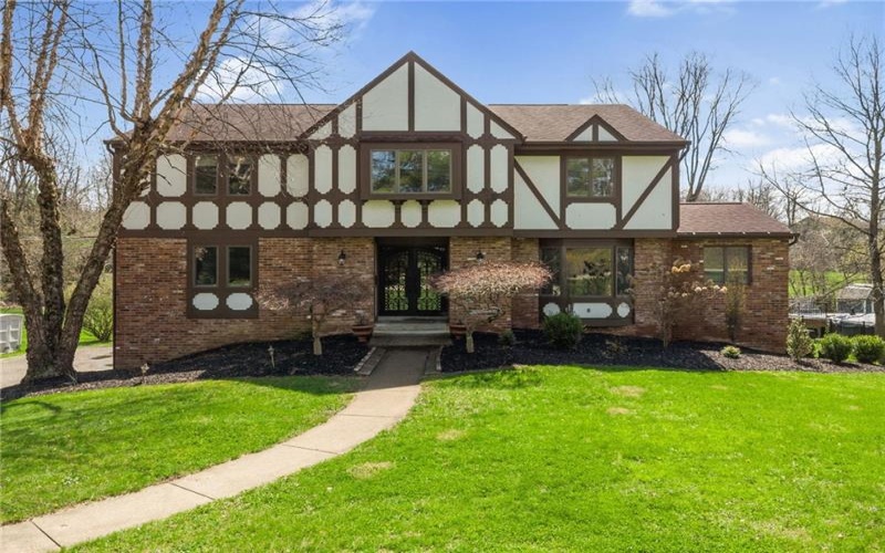 153 Oakwood Road, McMurray, 15317, 4 Bedrooms Bedrooms, 12 Rooms Rooms,3.1 BathroomsBathrooms,Residential,For Sale,Oakwood Road,1753040