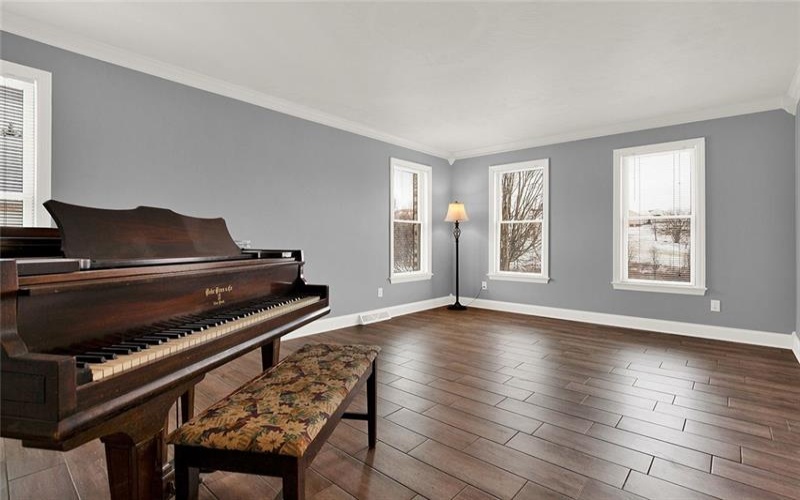 774 Vernon Dr, Rostraver Township, 15012, 4 Bedrooms Bedrooms, 8 Rooms Rooms,2.2 BathroomsBathrooms,Residential,For Sale,Vernon Dr,1744702