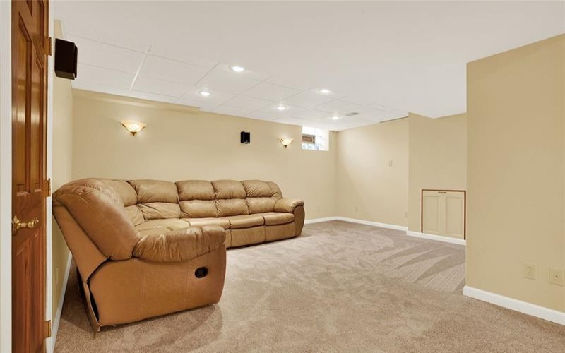 774 Vernon Dr, Rostraver Township, 15012, 4 Bedrooms Bedrooms, 8 Rooms Rooms,2.2 BathroomsBathrooms,Residential,For Sale,Vernon Dr,1744702
