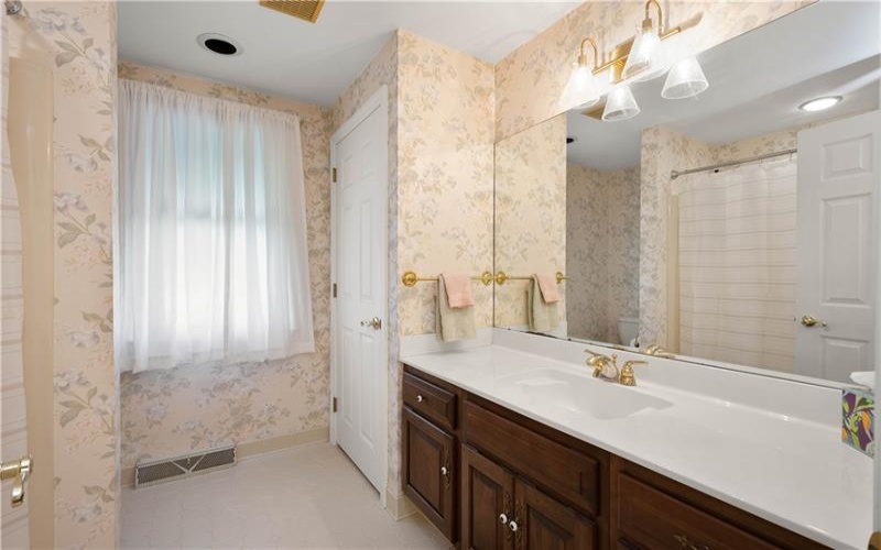 571 West McMurray, Canonsburg, 15317, 6 Bedrooms Bedrooms, 13 Rooms Rooms,5.1 BathroomsBathrooms,Residential,For Sale,West McMurray,1752935