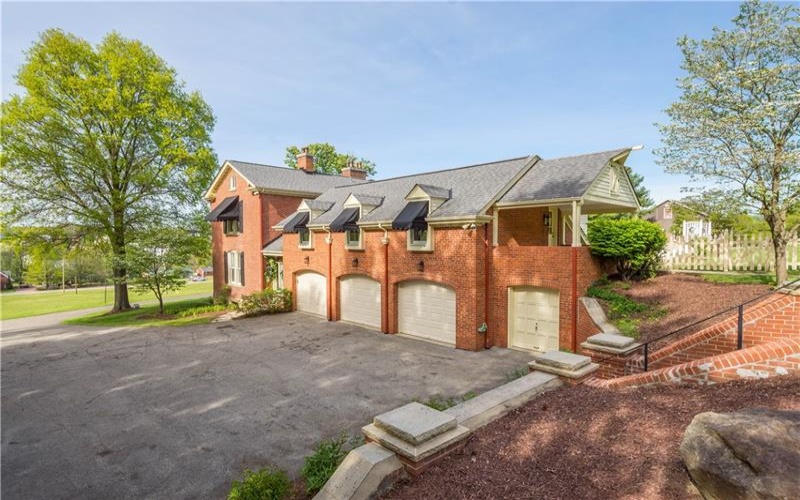 571 West McMurray, Canonsburg, 15317, 6 Bedrooms Bedrooms, 13 Rooms Rooms,5.1 BathroomsBathrooms,Residential,For Sale,West McMurray,1752935