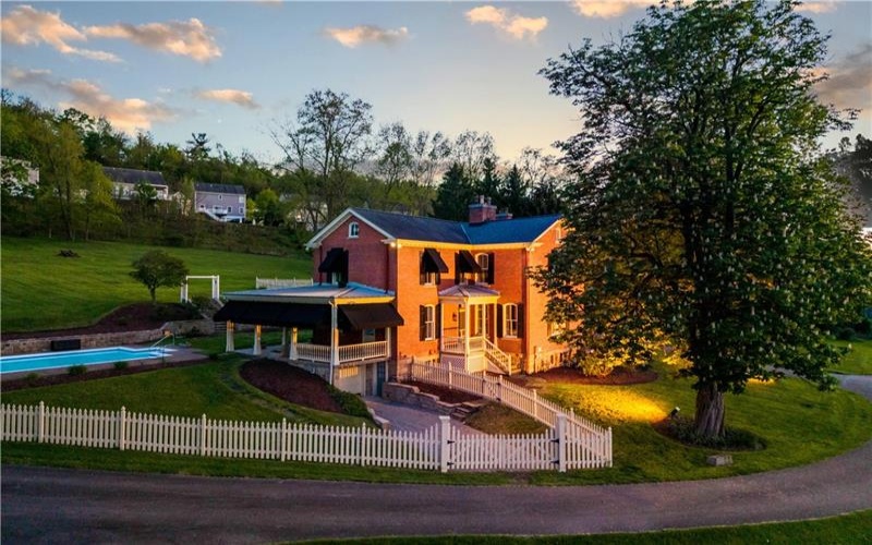 571 West McMurray, Canonsburg, 15317, 6 Bedrooms Bedrooms, 13 Rooms Rooms,5.1 BathroomsBathrooms,Residential,For Sale,West McMurray,1752935