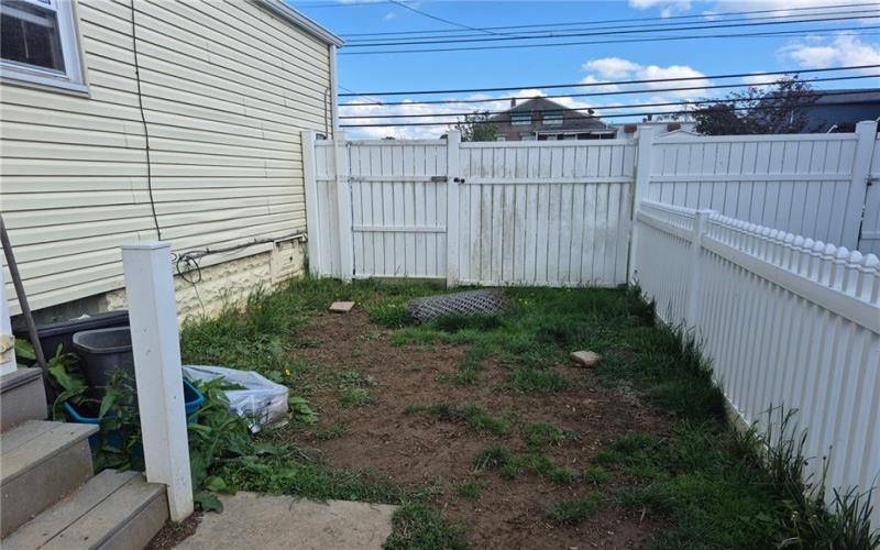 1013 Henry St, Rostraver Township, 15012, 4 Bedrooms Bedrooms, ,1 BathroomBathrooms,Residential,For Sale,Henry St,1752944