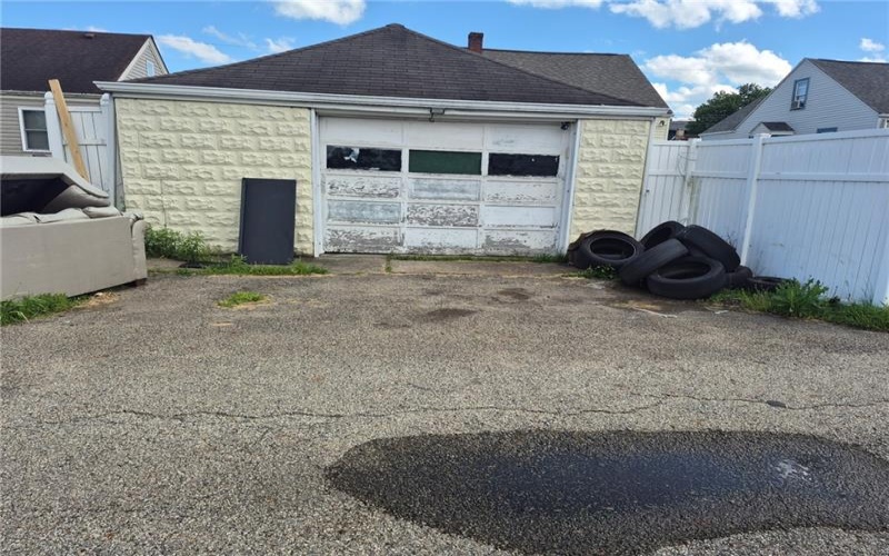 1013 Henry St, Rostraver Township, 15012, 4 Bedrooms Bedrooms, ,1 BathroomBathrooms,Residential,For Sale,Henry St,1752944