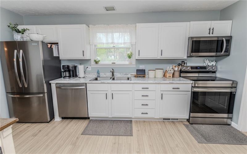 115 General Dr, Uniontown, 15401, 3 Bedrooms Bedrooms, ,1.1 BathroomsBathrooms,Residential,For Sale,General Dr,1748642