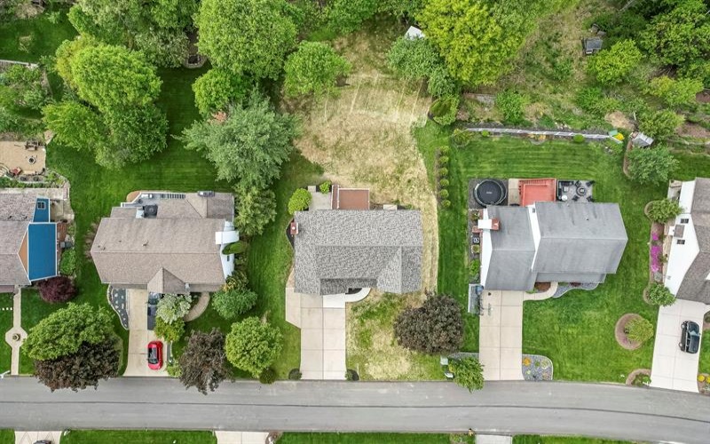 1045 Redoak DRIVE, Harrison City, 15636, 4 Bedrooms Bedrooms, 10 Rooms Rooms,2.1 BathroomsBathrooms,Residential,For Sale,Redoak,1753369