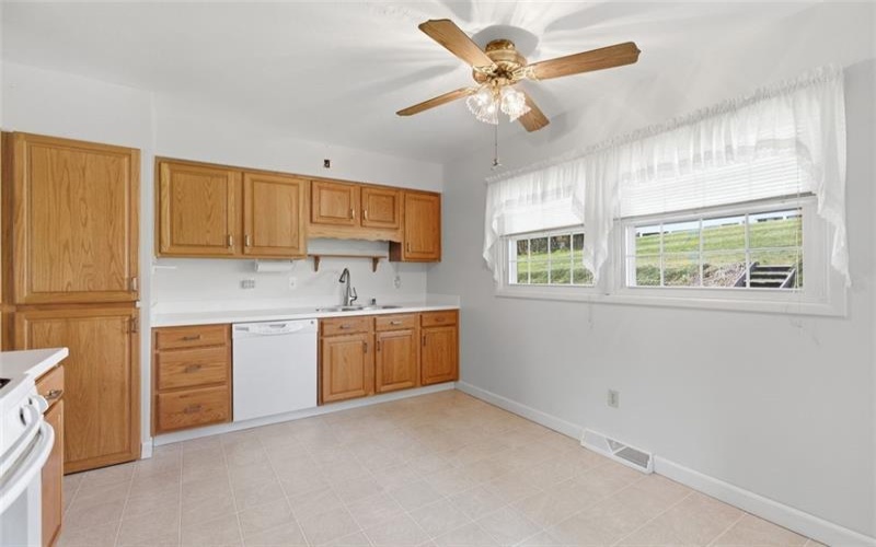 17 Martha Avenue, Jeannette, 15644, 3 Bedrooms Bedrooms, 6 Rooms Rooms,2 BathroomsBathrooms,Residential,For Sale,Martha Avenue,1753235