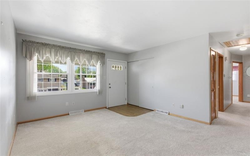 17 Martha Avenue, Jeannette, 15644, 3 Bedrooms Bedrooms, 6 Rooms Rooms,2 BathroomsBathrooms,Residential,For Sale,Martha Avenue,1753235