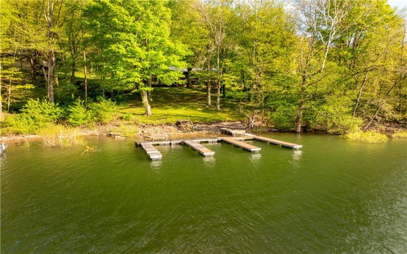 750 Lake Side Rd, Addison, 15411, 4 Bedrooms Bedrooms, ,3 BathroomsBathrooms,Residential,For Sale,Lake Side Rd,1753391