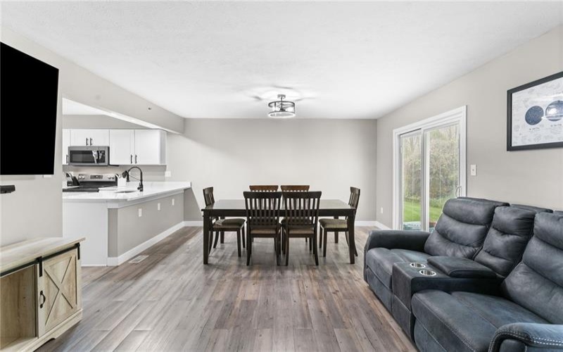1141 Arrowhead Dr, Washington, 15301, 3 Bedrooms Bedrooms, 7 Rooms Rooms,2.1 BathroomsBathrooms,Residential,For Sale,Arrowhead Dr,1753417