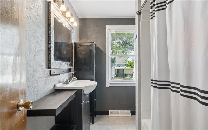403 6th Street, Youngwood, 15697, 4 Bedrooms Bedrooms, 8 Rooms Rooms,2.1 BathroomsBathrooms,Residential,For Sale,6th Street,1753499