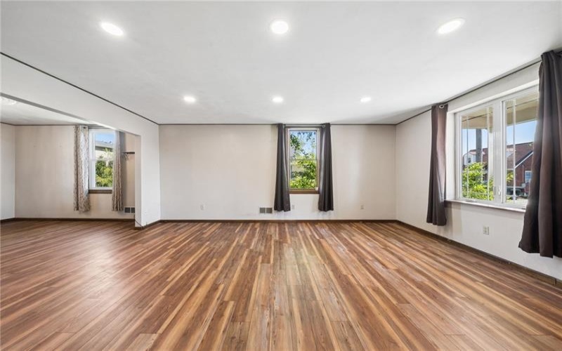 403 6th Street, Youngwood, 15697, 4 Bedrooms Bedrooms, 8 Rooms Rooms,2.1 BathroomsBathrooms,Residential,For Sale,6th Street,1753499