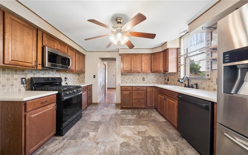403 6th Street, Youngwood, 15697, 4 Bedrooms Bedrooms, 8 Rooms Rooms,2.1 BathroomsBathrooms,Residential,For Sale,6th Street,1753499