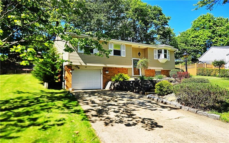 322 Chelsea Dr, Greensburg, 15601, 3 Bedrooms Bedrooms, 10 Rooms Rooms,2 BathroomsBathrooms,Residential,For Sale,Chelsea Dr,1753580