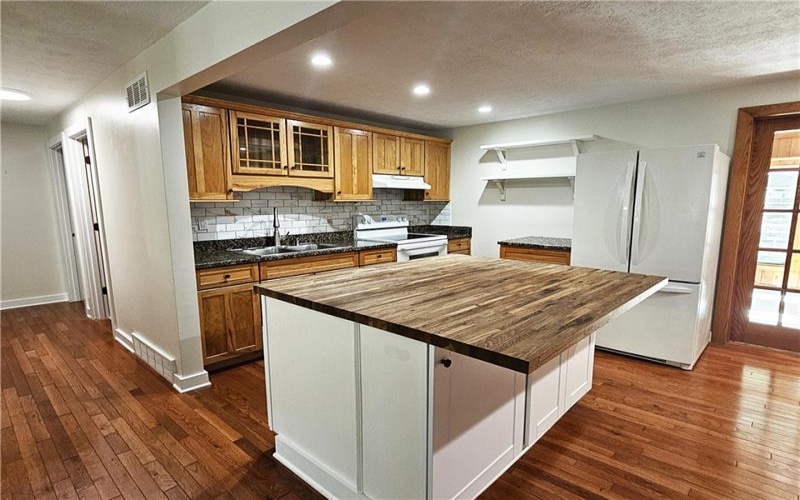 322 Chelsea Dr, Greensburg, 15601, 3 Bedrooms Bedrooms, 10 Rooms Rooms,2 BathroomsBathrooms,Residential,For Sale,Chelsea Dr,1753580