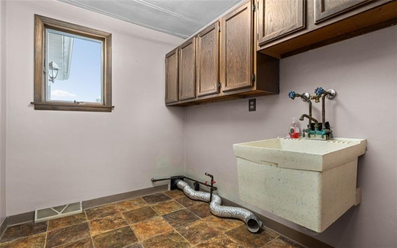 462 Adele Drive, Irwin, 15642, 3 Bedrooms Bedrooms, 9 Rooms Rooms,2.1 BathroomsBathrooms,Residential,For Sale,Adele Drive,1738263