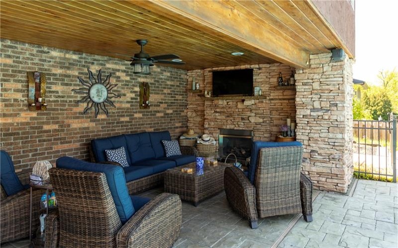 462 Adele Drive, Irwin, 15642, 3 Bedrooms Bedrooms, 9 Rooms Rooms,2.1 BathroomsBathrooms,Residential,For Sale,Adele Drive,1738263