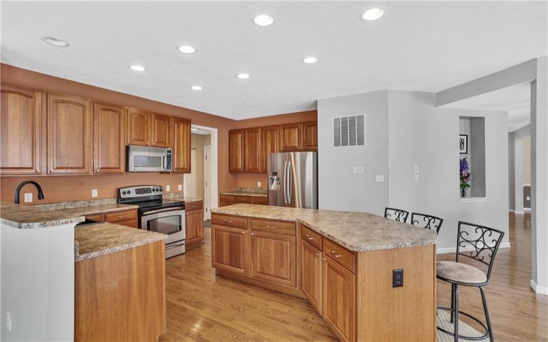 1003 Timber Run Dr, Mc Donald, 15057, 4 Bedrooms Bedrooms, 12 Rooms Rooms,2.2 BathroomsBathrooms,Residential,For Sale,Timber Run Dr,1752586