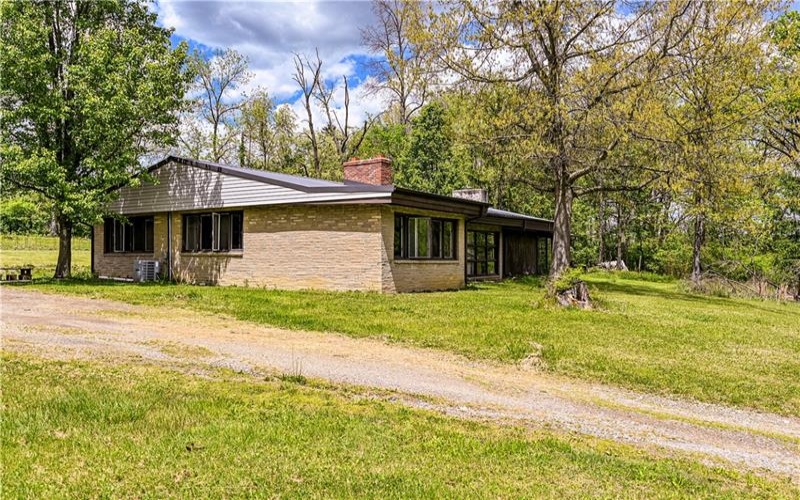 324 Fenfield Dr, Latrobe, 15650, 3 Bedrooms Bedrooms, ,1.1 BathroomsBathrooms,Residential,For Sale,Fenfield Dr,1752993