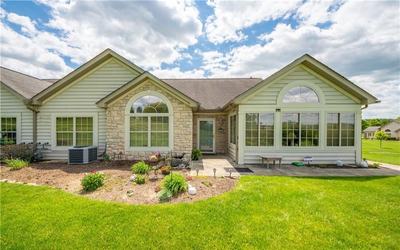 1905 Golf Course Dr, Washington, 15301, 2 Bedrooms Bedrooms, 9 Rooms Rooms,2 BathroomsBathrooms,Residential,For Sale,Golf Course Dr,1753296
